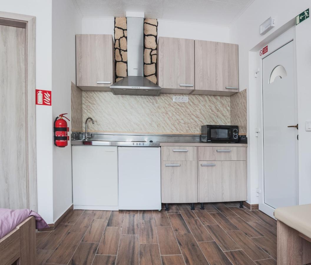 Apartmaji Hrast - Podbela Eksteriør billede